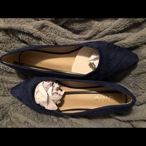 Never worn Ollie Navy Flats